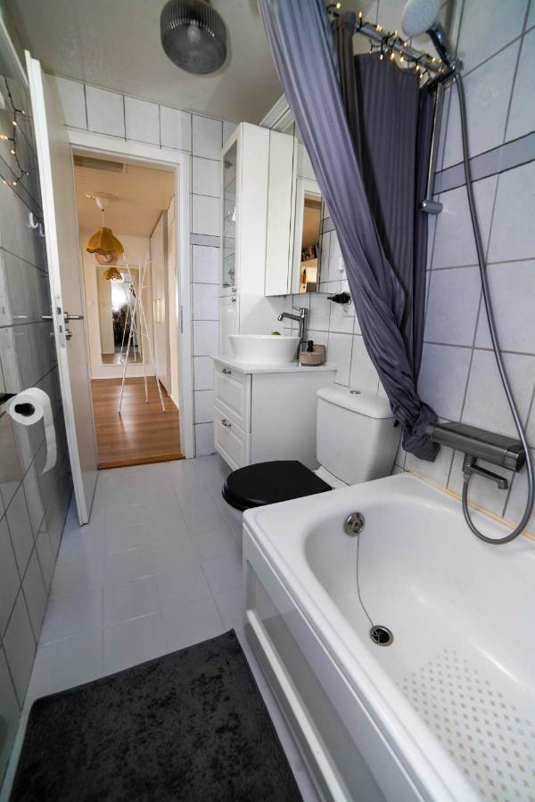 Cozy In The Heart Of Reykjavik! Appartamento