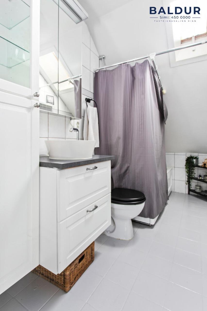 Cozy In The Heart Of Reykjavik! Appartamento